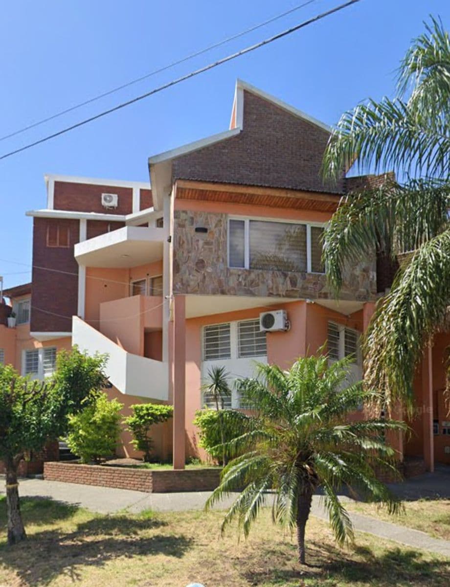 Excelente departamento tipo casa en alquiler