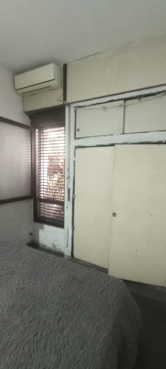 Venta de funcional casa con terraza libre, patio y escritorio