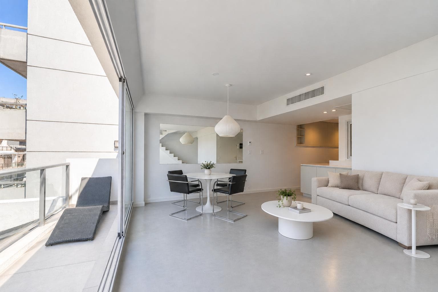 Exclusivo departamento en alquiler reformado a nuevo con balcón, terraza y cochera en Palermo Chico