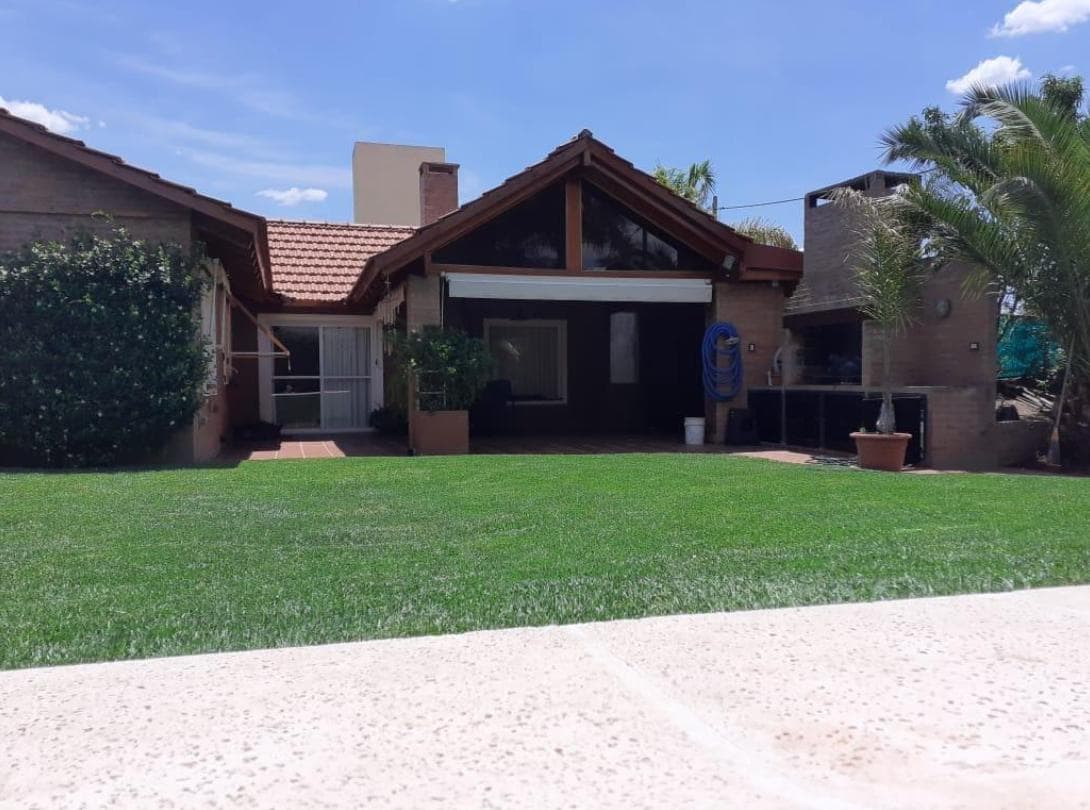 Casa de 3 dormitorios en Barrio con San Alfonso II Seguridad 24 hs
