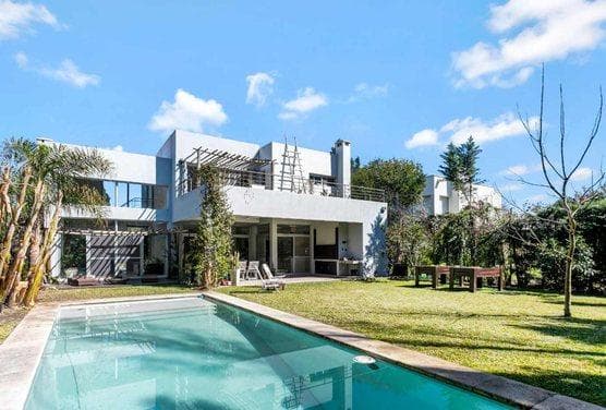 VENTA DE CASA 5 AMBIENTES CON PILETA EN SAINT MATTHEWS PILAR