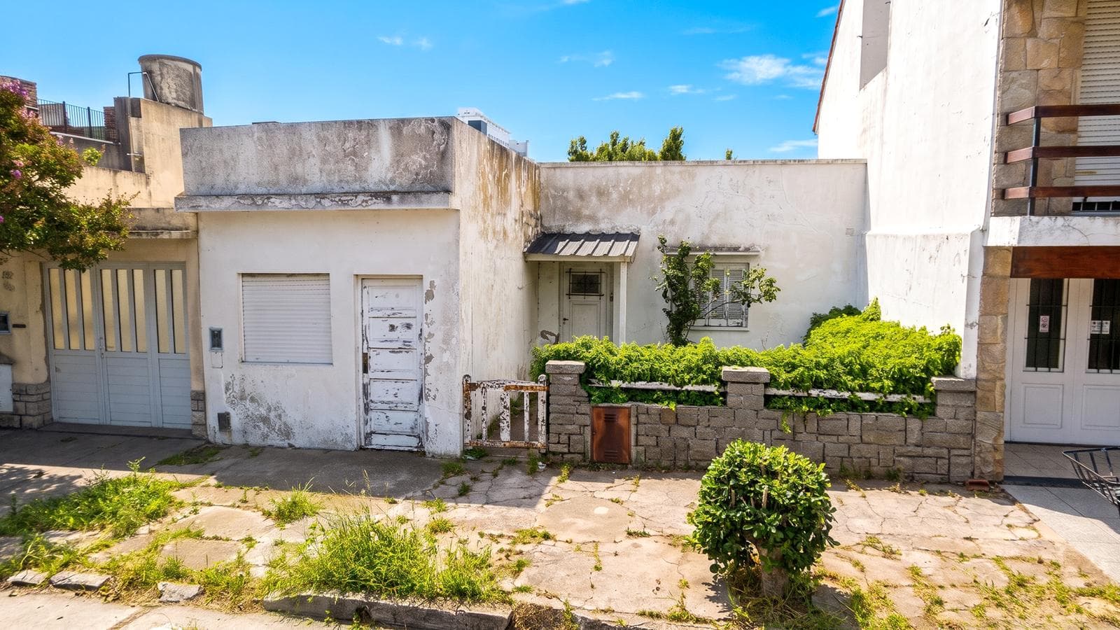Venta Casa de 5 Ambientes en Chauvin a Refaccionar