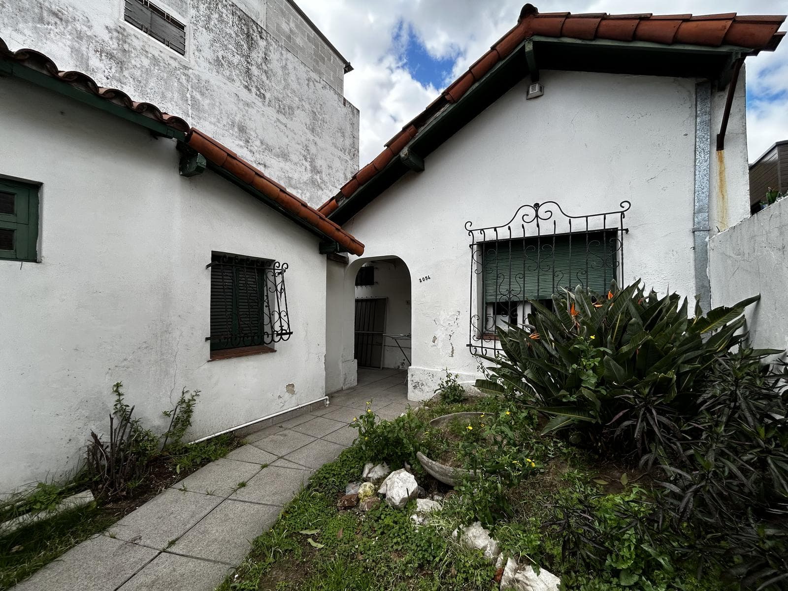 VENTA CASA MULTIFAMILIAR A RECICLAR LANUS OESTE