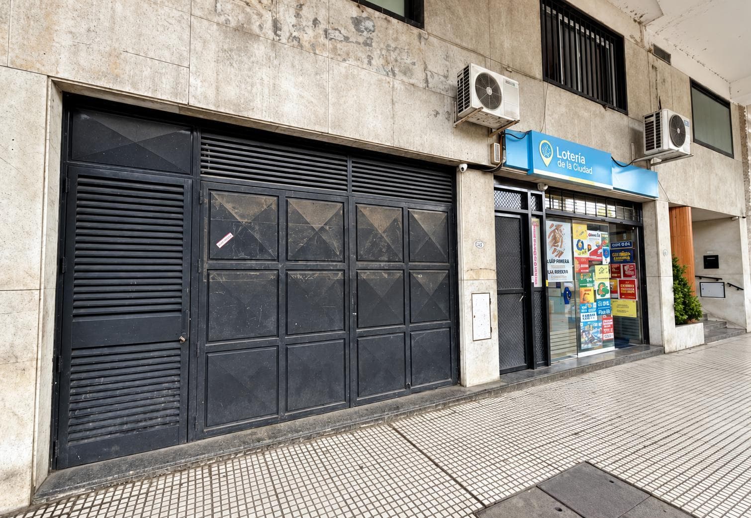 Local en Av. Libertador 264 - superficie total 82 m²
