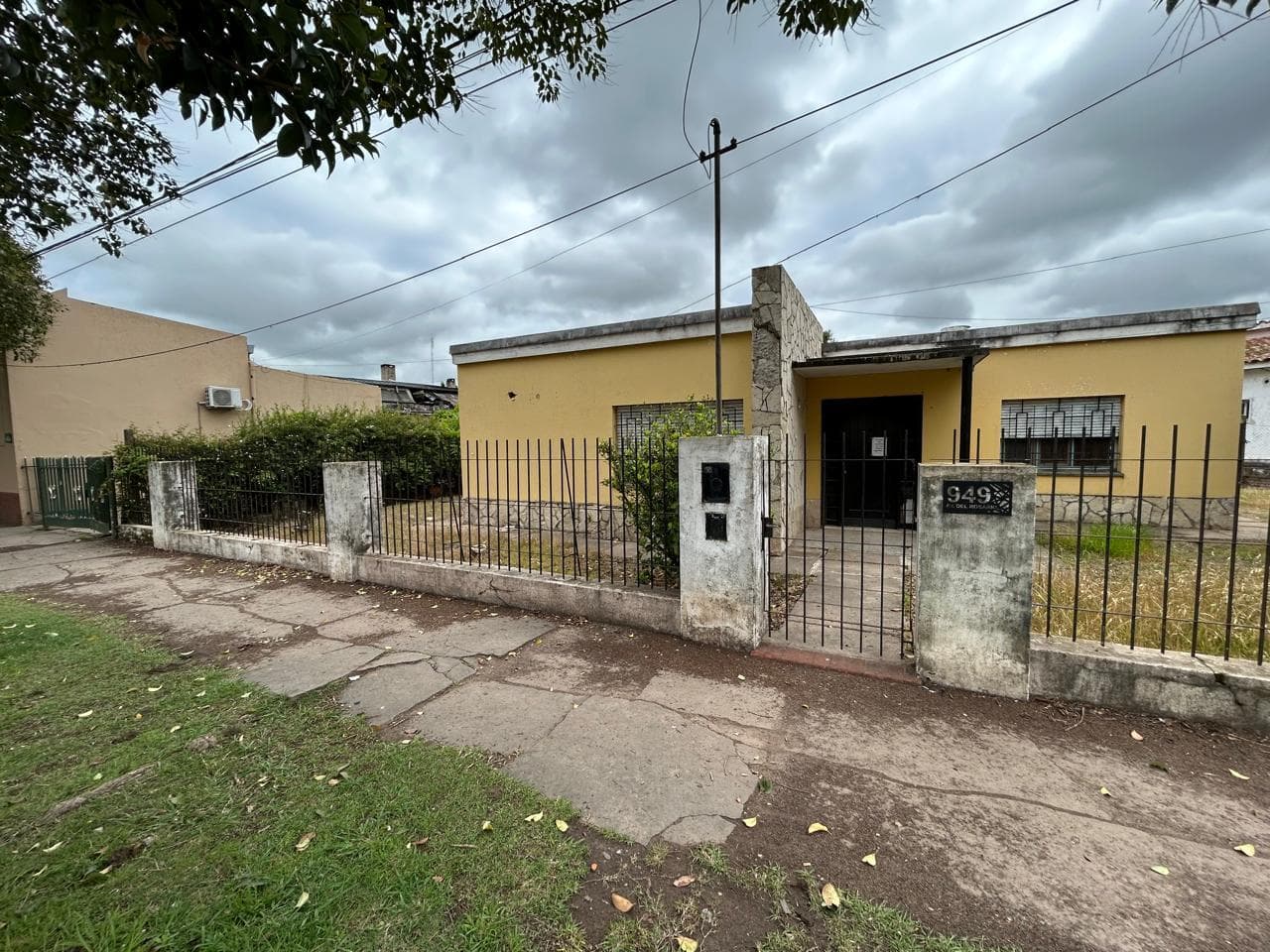 Casa con amplio terreno en Ibarlucea