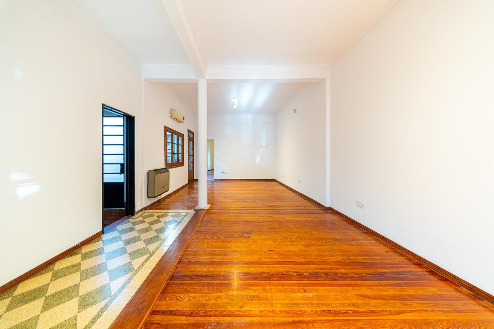 VENTA Casa de 3 dormitorios con cochera Moreno 1500