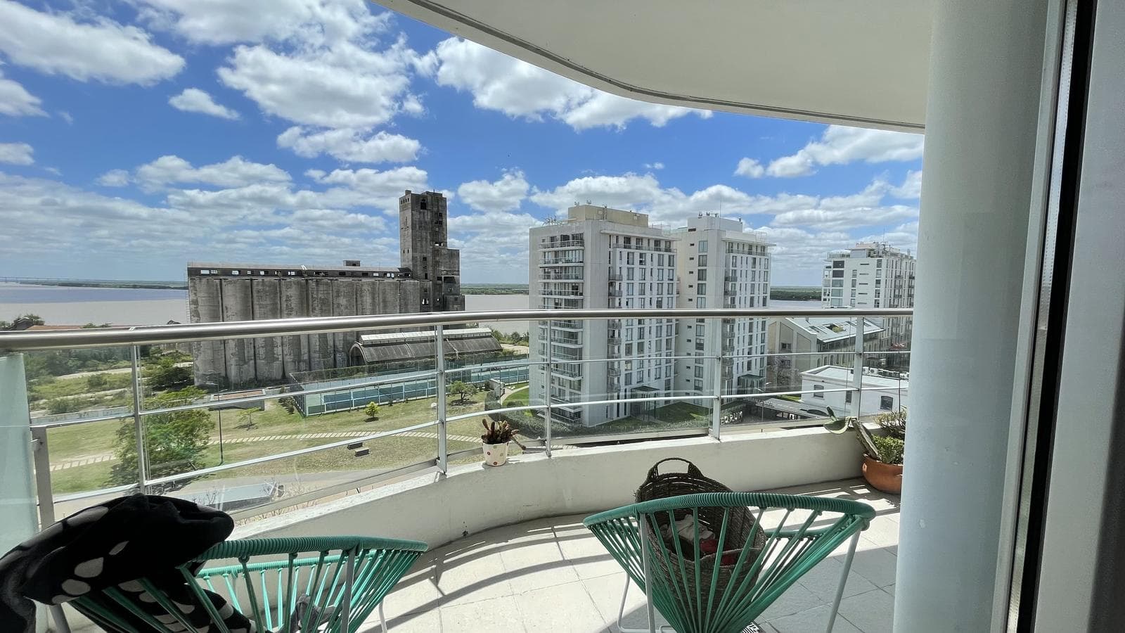 Venta Departamento 2 dormitorios Puerto Norte Vista al Rio Apto Credito