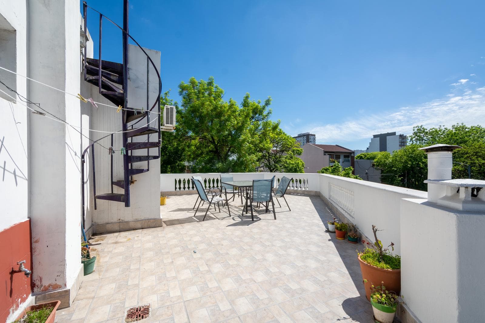 Venta - Casa - 5 Ambientes - Terraza - Patio - Cochera - Local - Parrilla - Villa Luro - Permuta