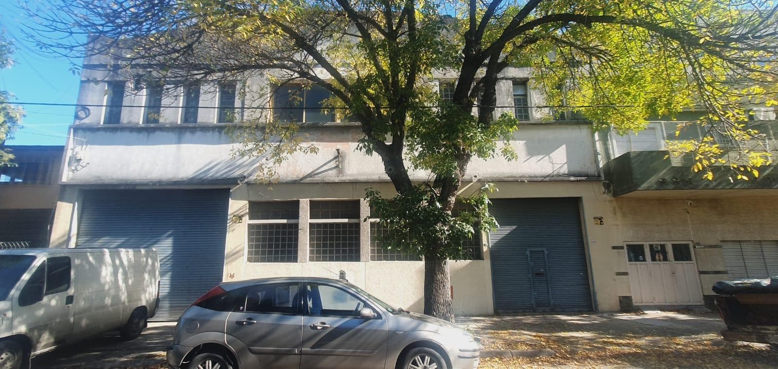 Galpón en Venta, 788 m2 cubiertos, 2 plantas, terreno 17.32 x 25, en Villa Real