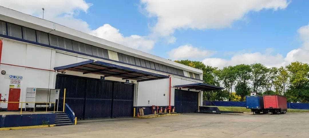 Excelentes naves industrial de 10675 m2 cubiertos en Hurlingham
