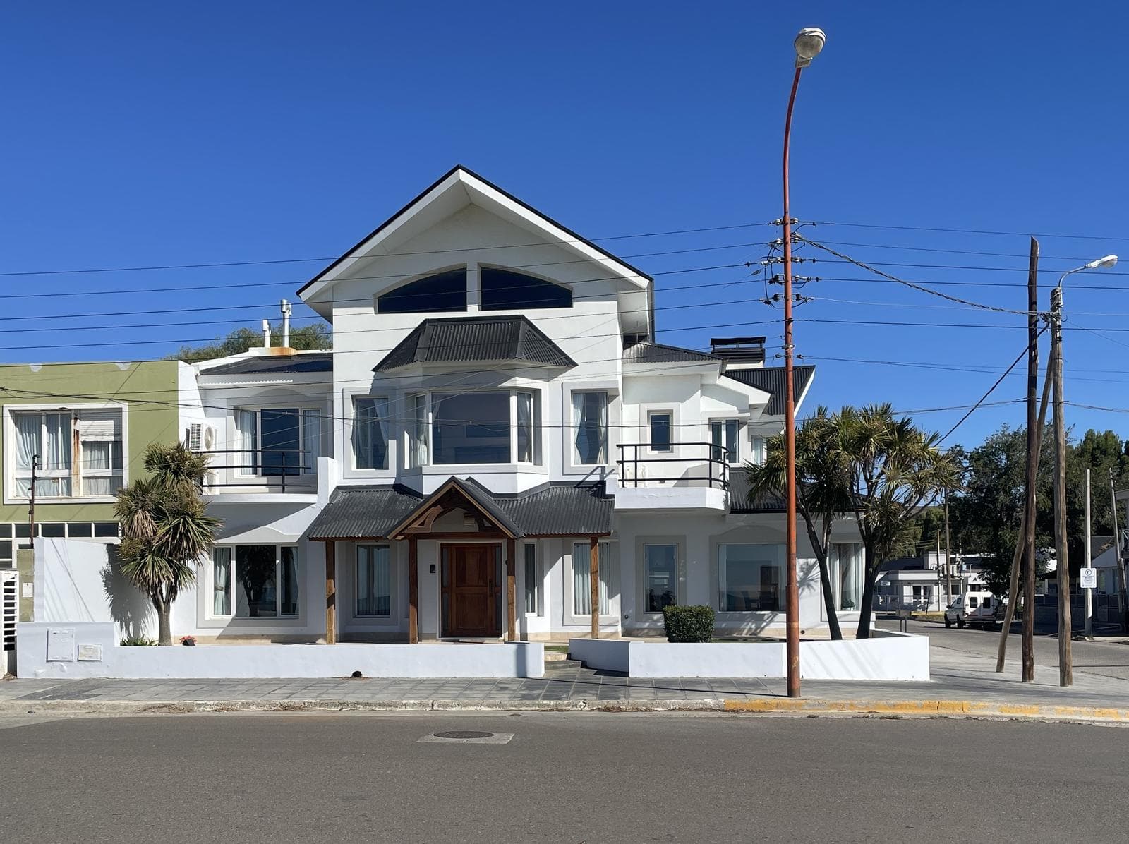 Casa en venta sobre costanera