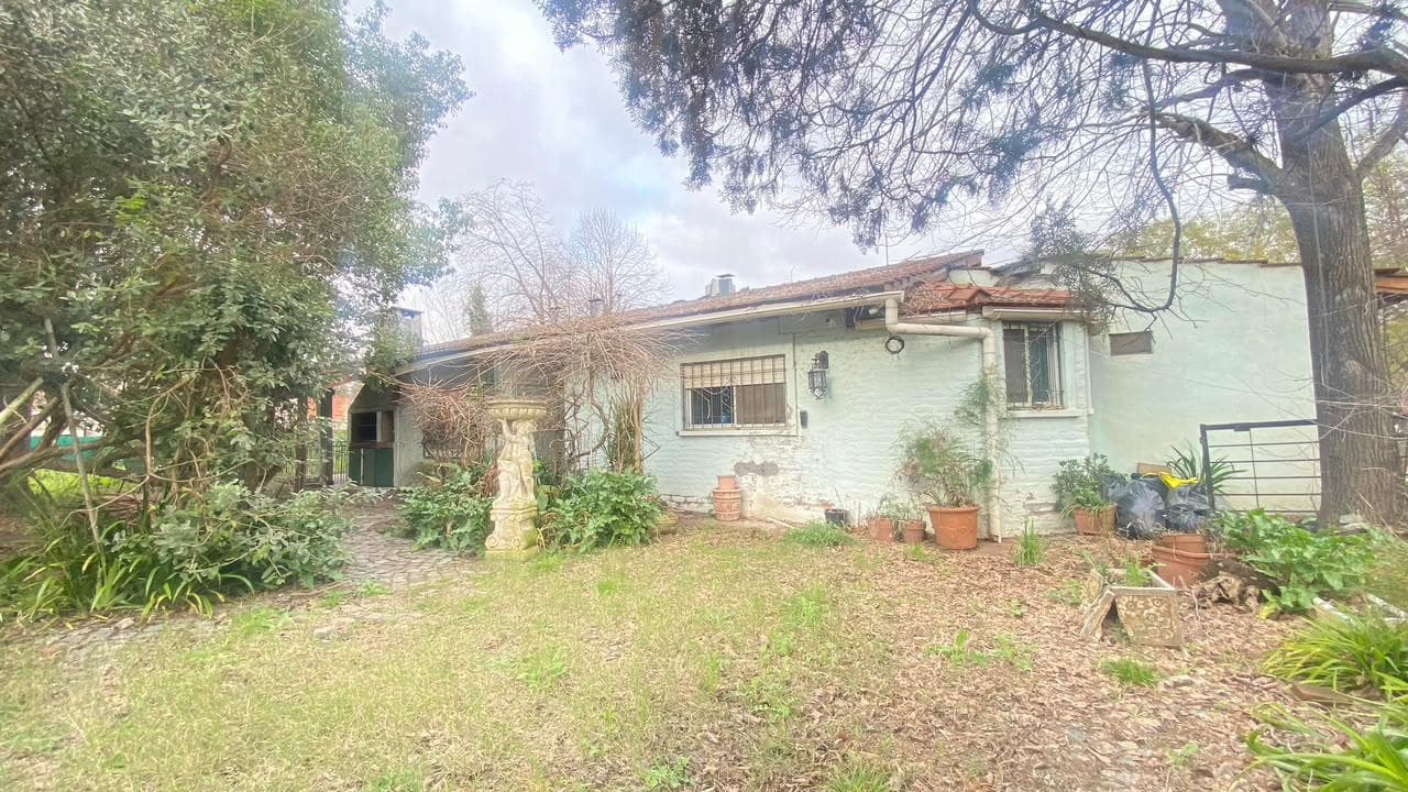 Venta casa 3 amb + local y amplio lote en Muñiz