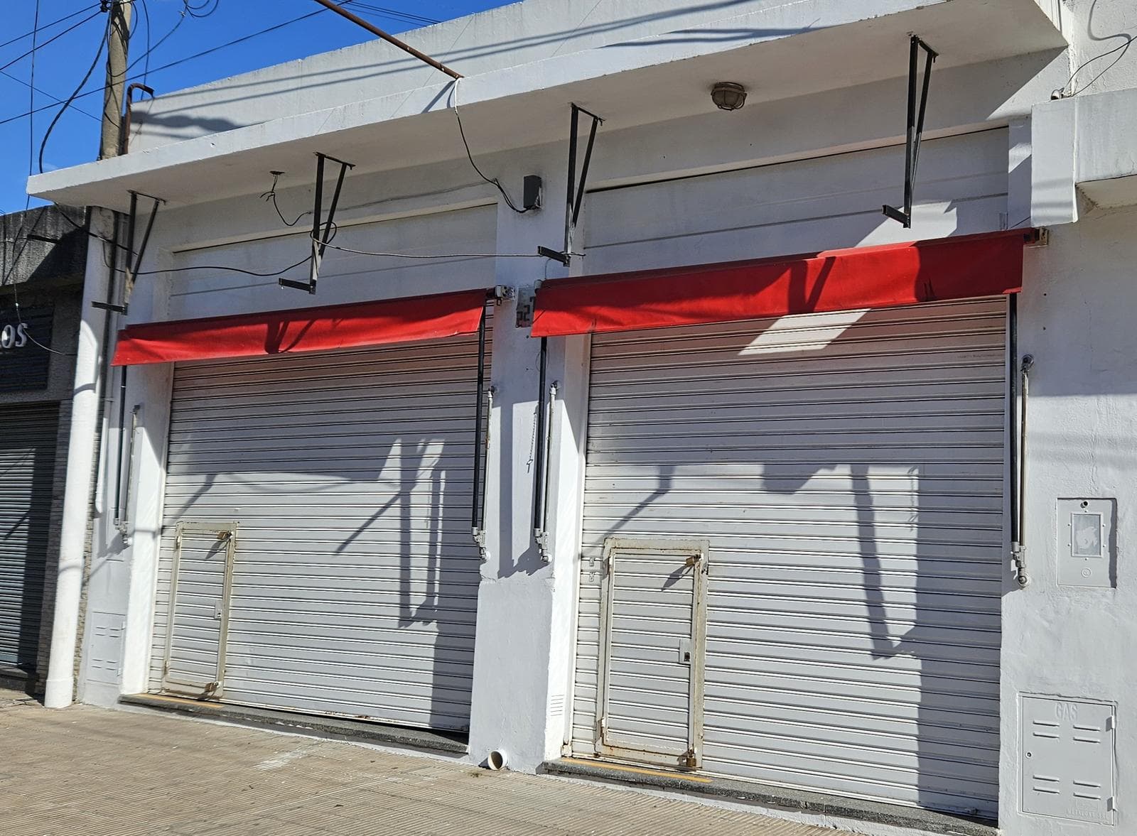 Alquiler local comercial con potencial alimenticio en pleno centro de V.G. Galvez. 202m2.