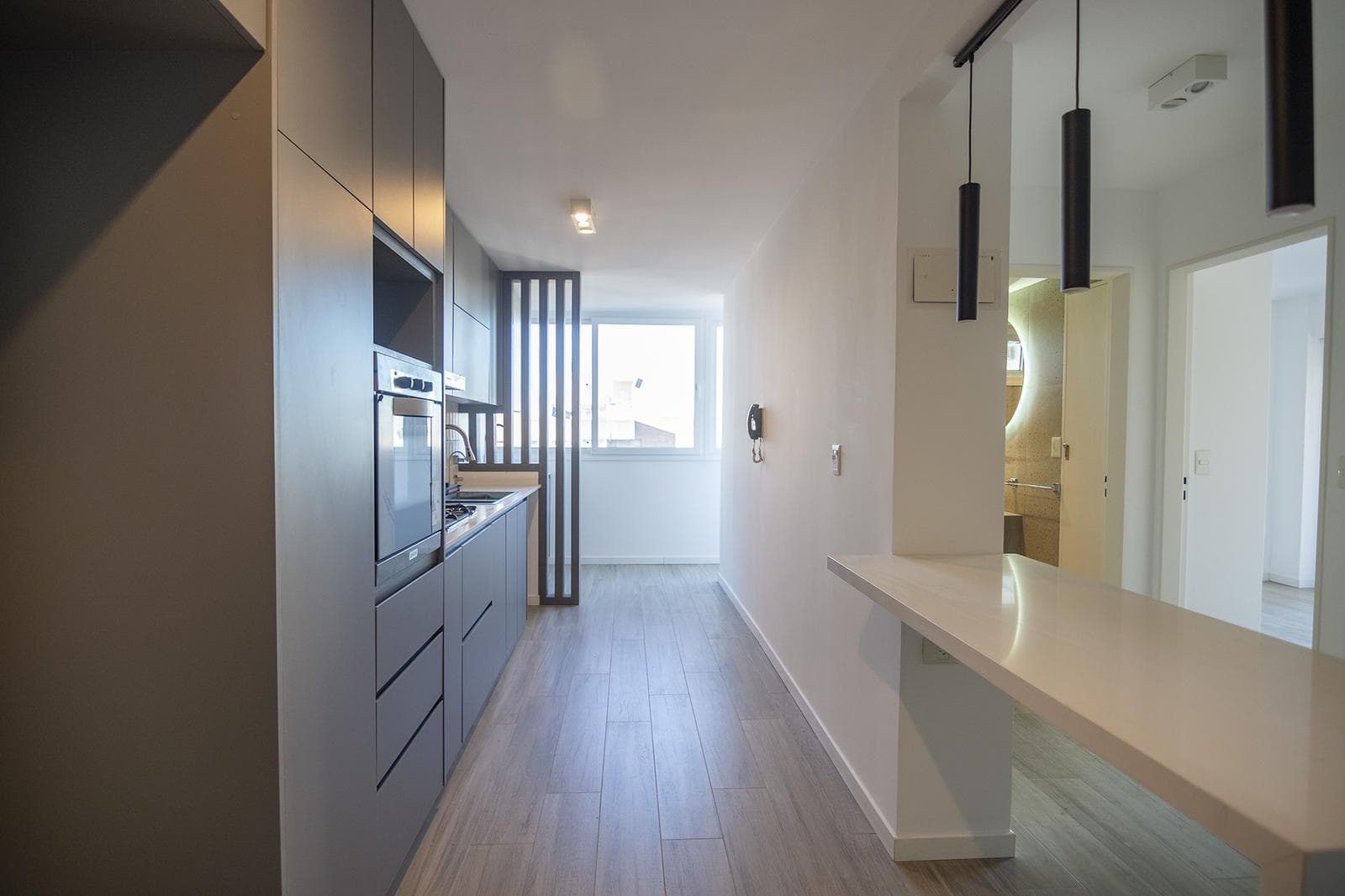 Excelente departamento 3 ambientes con balcón, cochera y pileta en Martínez