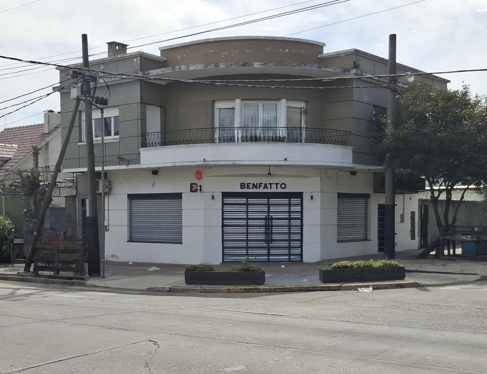 Venta PH tipo casa, 5 ambientes con terreno y cochera, Quilmes