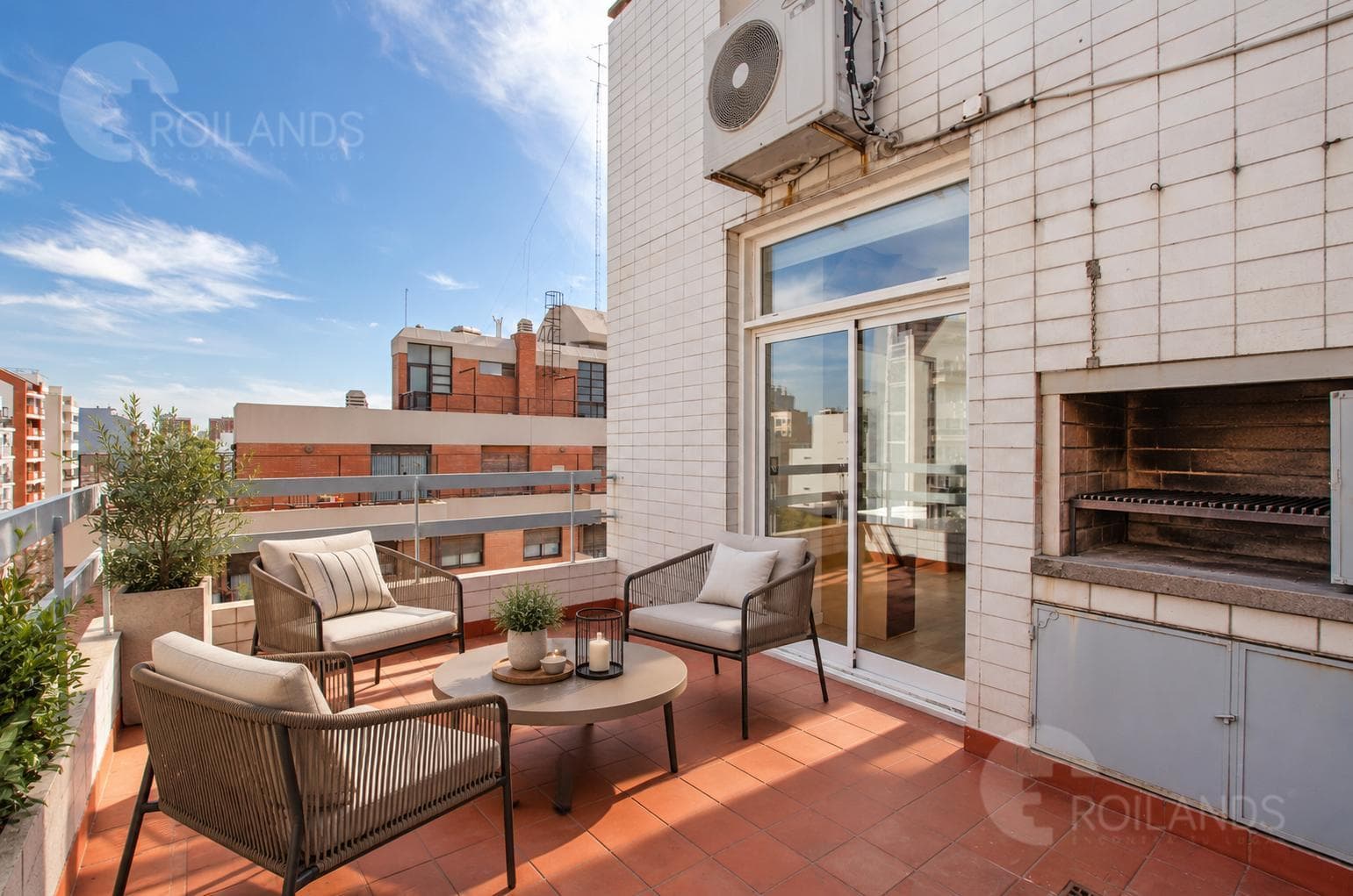 VENTA 4 ambientes Departamento duplex dependencia cochera terraza parrilla en Coghlan