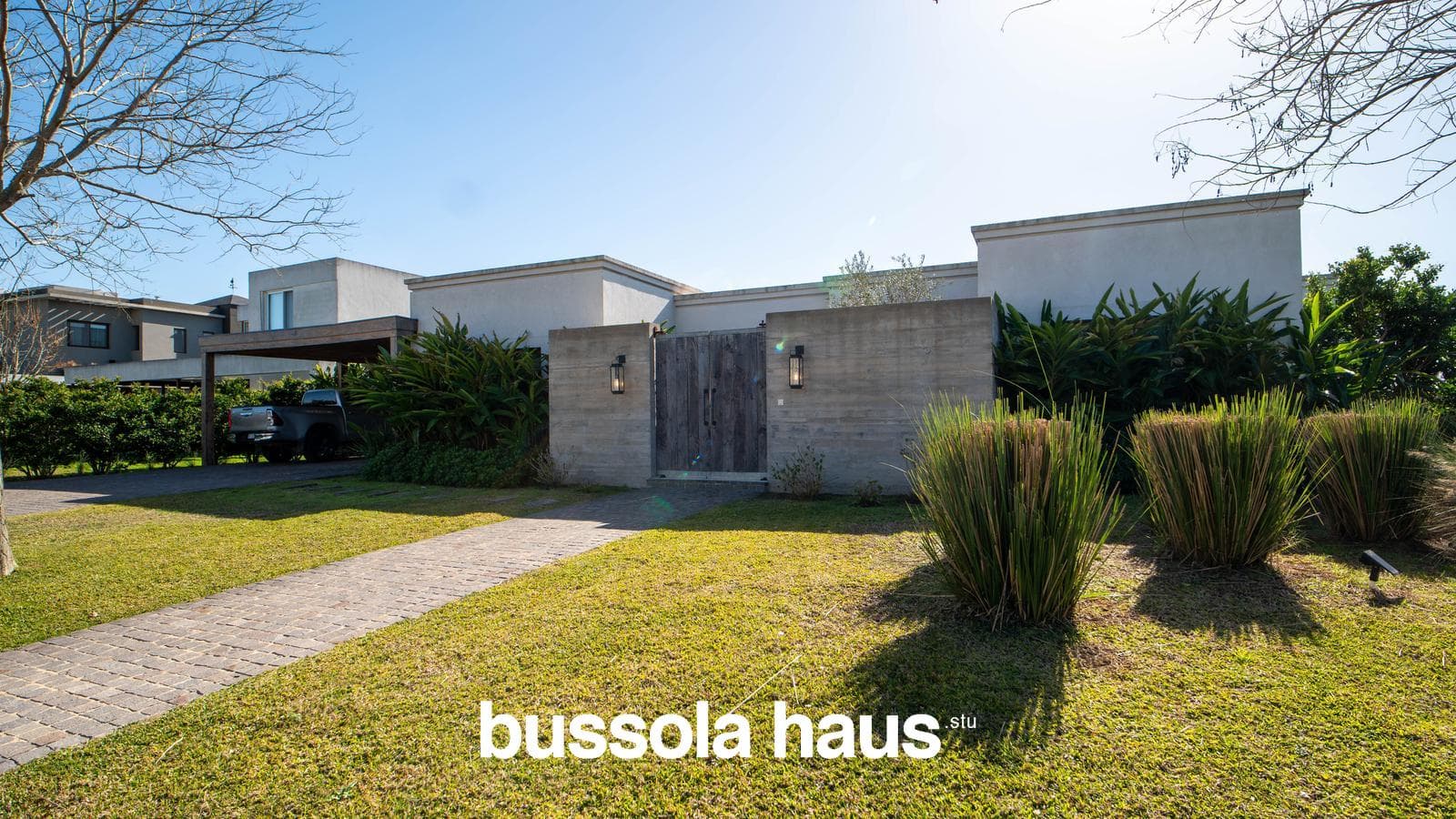 Casa en alquiler anual en una planta al lago central en Muelles Puertos Escobar