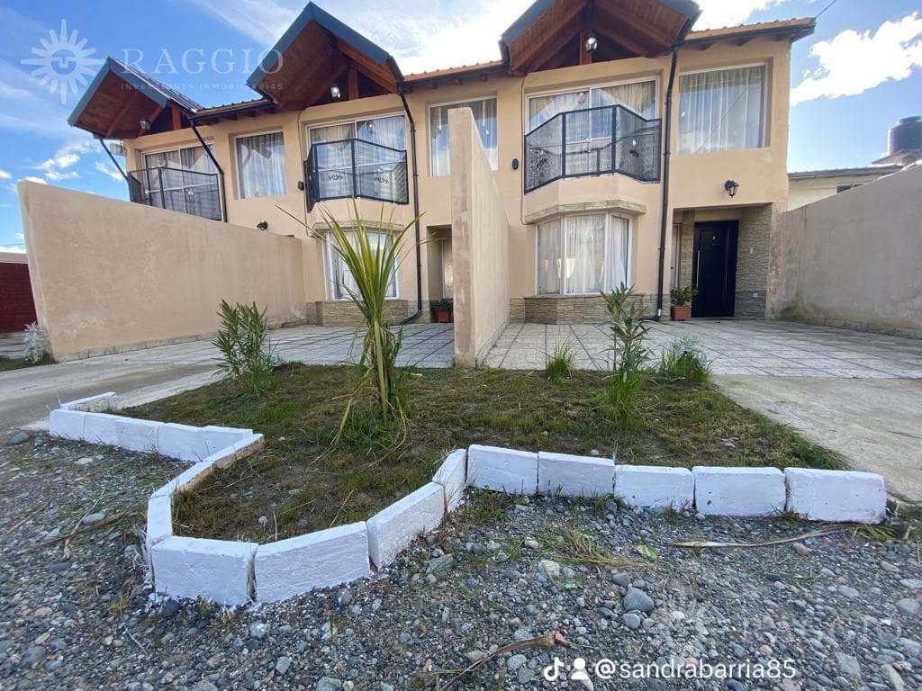 Casa tipo duplex en El Bolsón, 3 unidades (SU-39)