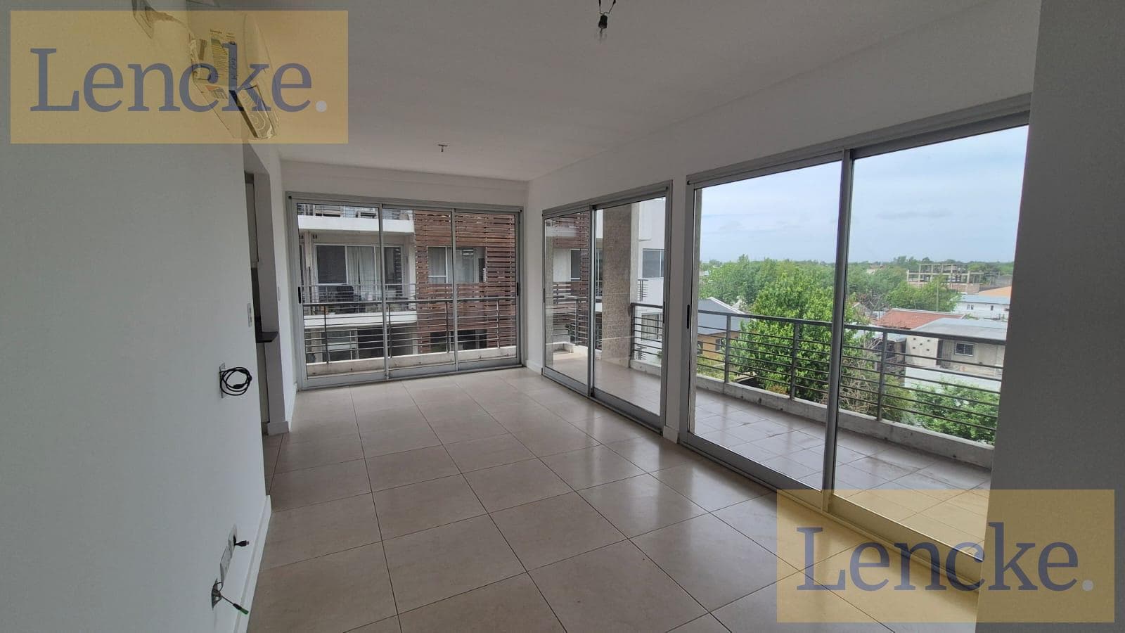 En alquiler, excelente departamento en Tigre de 3 ambientes con cochera doble