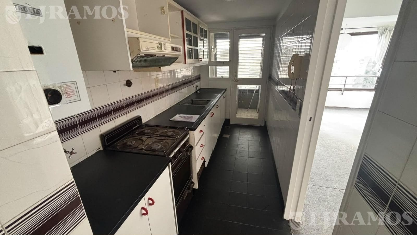 Departamento de 2 amb cochera en alquiler en San Isidro