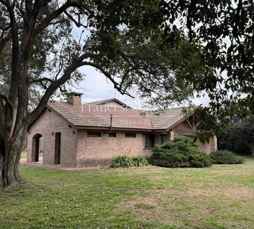 Casa quinta en venta 4 ambientes con pileta Moreno
