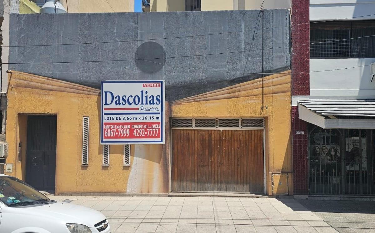 EXCELENTE PROPIEDAD EN “LANUSITA” IDEAL EMPRENDIMIENTO ¡ ¡ N U E V A S C O N D I C I O N E S ! !