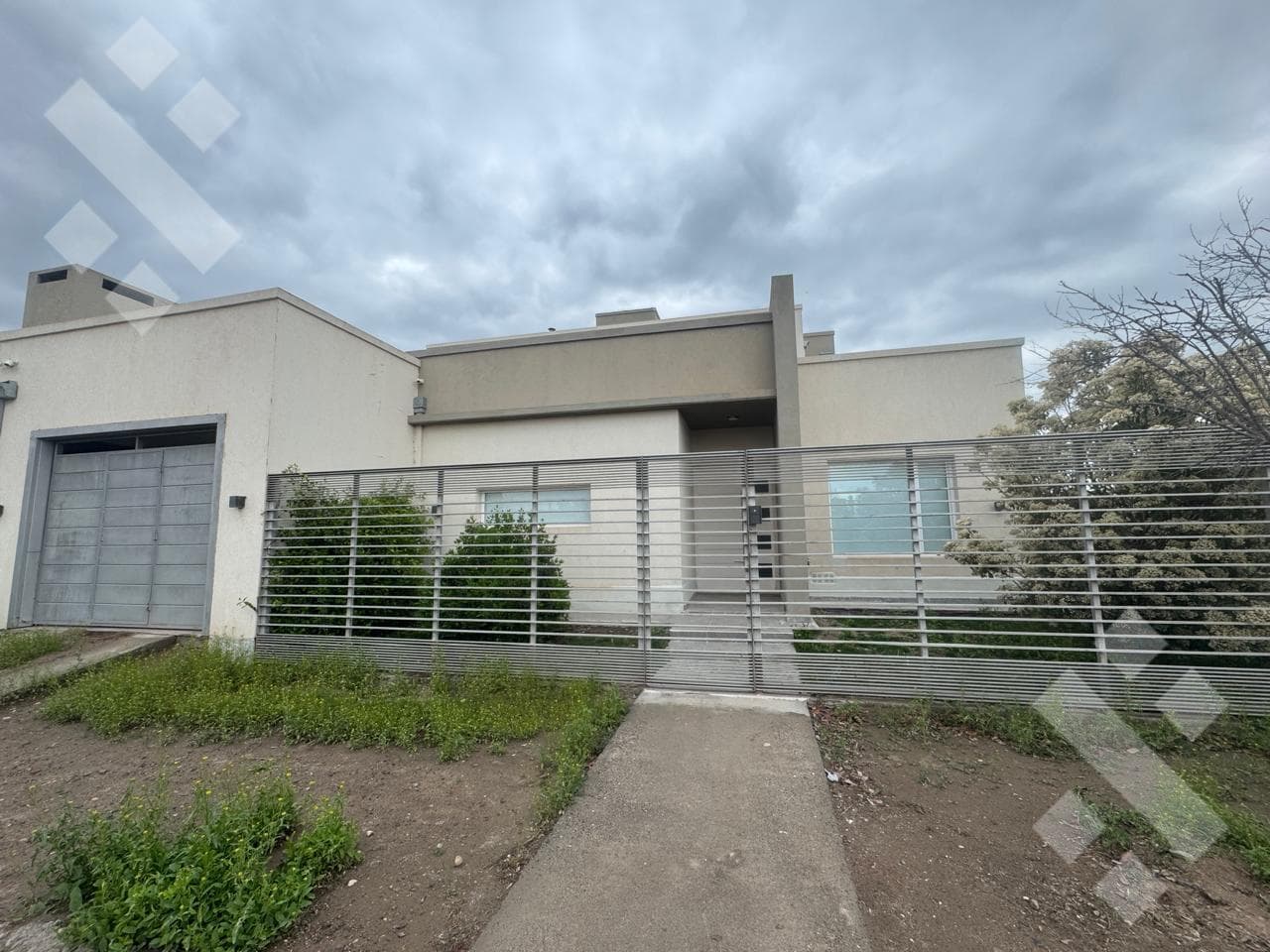 Casa venta 4 dormitorios Fernandez Oro