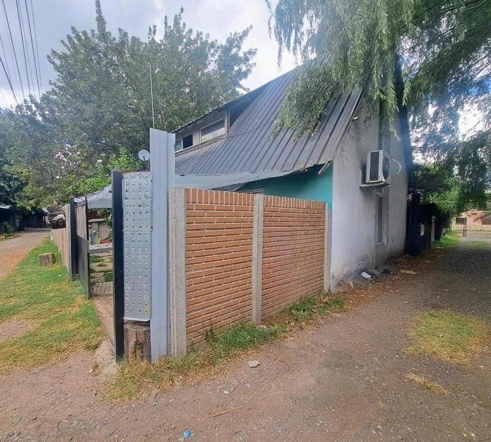 VENTA CASA 4 AMBIENTES EN B° CERRADO "LA FIACA" EN MORENO