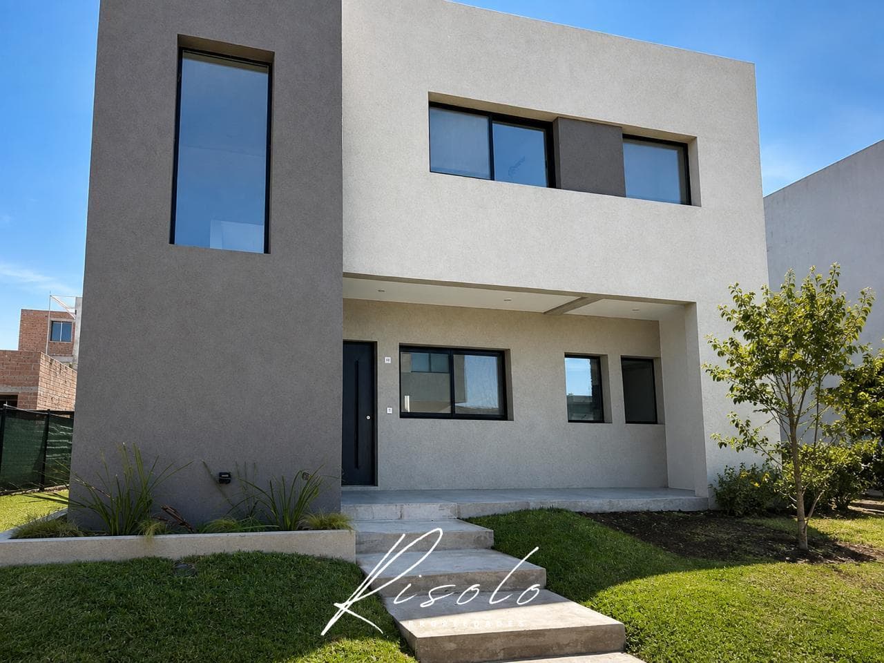 A ESTRENAR - TOWNHOUSE - 3 DORMITORIOS - SPRING PARK – PILAR